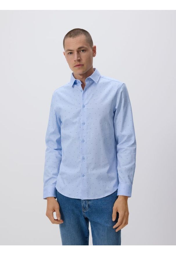 Reserved - Koszula slim fit w drobny wzór - jasnoniebieski. Kolor: niebieski. Materiał: tkanina, bawełna