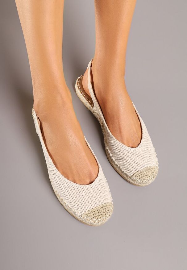 Renee - Beżowe Sandały Espadryle Slingback Ozdobione Plecionką Addiena. Nosek buta: otwarty. Kolor: beżowy. Wzór: aplikacja. Sezon: lato. Styl: elegancki