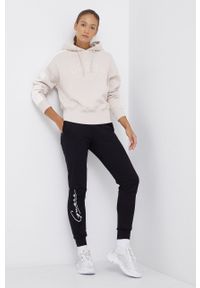 Guess Bluza damska kolor beżowy z kapturem z aplikacją. Typ kołnierza: kaptur. Kolor: beżowy. Materiał: bawełna. Wzór: aplikacja #4