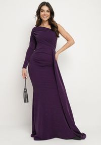 Born2be - Ciemnofioletowa Asymetryczna Sukienka Koktajlowa Ozdobiona Metaliczną Nicią i Trenem Emarielin. Kolor: fioletowy. Długość rękawa: długi rękaw. Wzór: aplikacja. Typ sukienki: asymetryczne. Styl: wizytowy. Długość: maxi #6