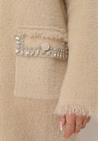 Born2be - Beżowy Kardigan z Wiskozy Ozdobiony Kryształami i Strzępieniem Temissen. Kolor: beżowy. Materiał: wiskoza. Wzór: aplikacja. Sezon: jesień, zima #3