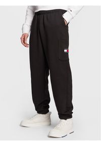 Tommy Jeans Spodnie dresowe Badge Cargo DM0DM15849 Czarny Regular Fit. Kolor: czarny. Materiał: bawełna, dresówka #1