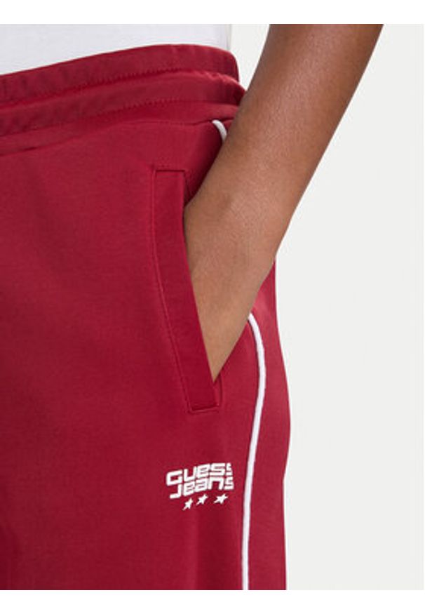Guess Spodnie dresowe W5BB58 FL04W Bordowy Regular Fit. Kolor: czerwony. Materiał: syntetyk