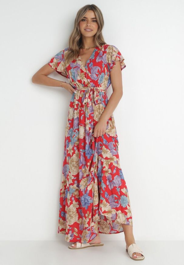 Born2be - Czerwona Sukienka Sepurcia. Kolor: czerwony. Materiał: wiskoza, materiał. Długość rękawa: krótki rękaw. Wzór: aplikacja, kwiaty, nadruk. Sezon: wiosna, lato. Typ sukienki: kopertowe, rozkloszowane. Styl: boho. Długość: maxi