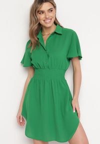 Born2be - Zielona Koszulowa Sukienka Mini z Wiskozy o Rozkloszowanym Kroju Hokese. Kolor: zielony. Materiał: wiskoza. Typ sukienki: koszulowe. Długość: mini #1