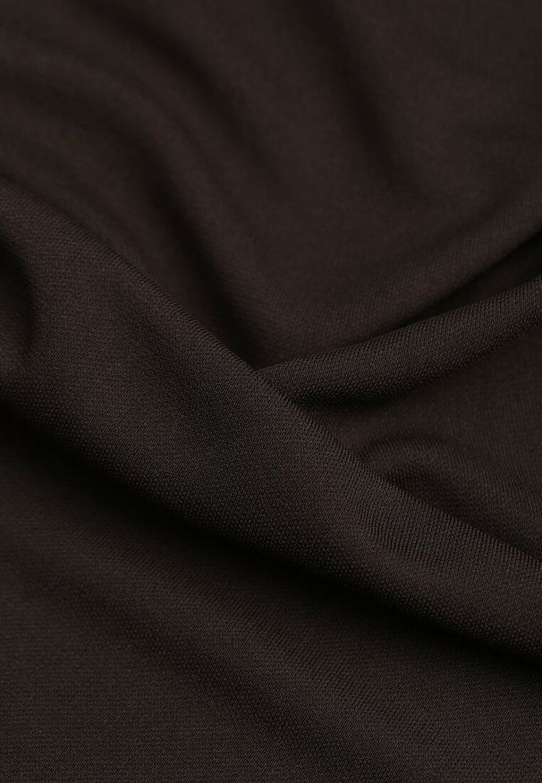 Renee - Brązowa Bluzka Longsleeve o Asymetrycznym Kroju z Poduszkami w Ramionach Tusandia. Okazja: na spotkanie biznesowe, do pracy. Kolor: brązowy. Materiał: futro, jeans. Długość rękawa: długi rękaw. Styl: biznesowy