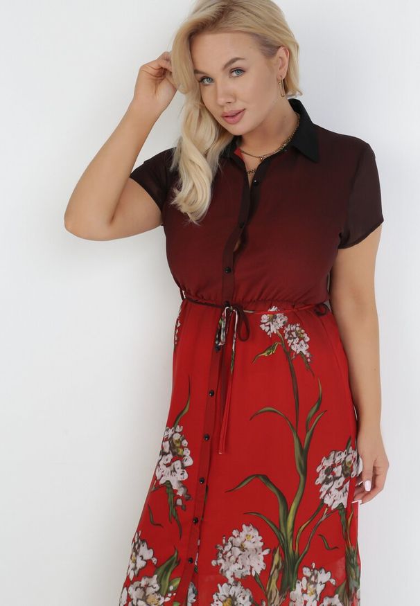 Born2be - Bordowa Sukienka Eripheis. Kolor: czerwony. Materiał: wiskoza, tkanina. Długość rękawa: krótki rękaw. Wzór: kwiaty, gładki. Typ sukienki: koszulowe. Długość: midi
