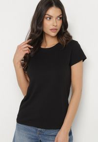 Born2be - Czarny Bawełniany Klasyczny T-shirt Lunolia. Okazja: na co dzień. Kolor: czarny. Materiał: bawełna. Wzór: gładki. Styl: klasyczny #7