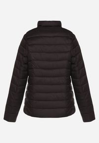 Born2be - Czarna Pikowana Kurtka w Klasycznym Stylu Nelaniel. Okazja: na co dzień. Kolor: czarny. Materiał: jeans. Styl: klasyczny #7