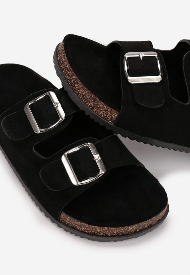 Renee - Czarne Klapki Dorinore. Okazja: na co dzień. Kolor: czarny. Obcas: na obcasie. Styl: elegancki, casual. Wysokość obcasa: średni