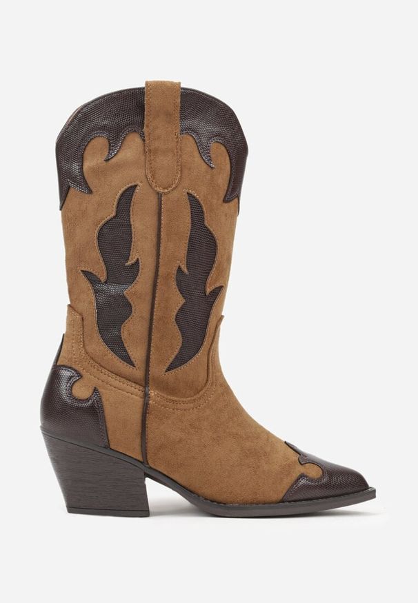 Born2be - Brązowe Kozaki Typu Kowbojki na Stożkowym Obcasie Ozdobione Tłoczeniem Astille. Okazja: na co dzień. Kolor: brązowy. Materiał: jeans. Wzór: aplikacja. Obcas: na obcasie. Styl: casual, elegancki. Wysokość obcasa: średni