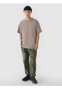 4f - 4F T-shirt oversize gładki męski - brązowy M. Okazja: na co dzień. Kolor: brązowy. Materiał: bawełna, jersey, dzianina. Długość rękawa: krótki rękaw. Długość: krótkie. Wzór: gładki. Styl: sportowy, klasyczny, casual