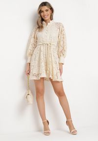 Born2be - Jasnobeżowa Sukienka Rhenitrite. Kolor: beżowy. Materiał: koronka. Wzór: aplikacja. Sezon: lato. Typ sukienki: rozkloszowane. Styl: klasyczny. Długość: mini #6