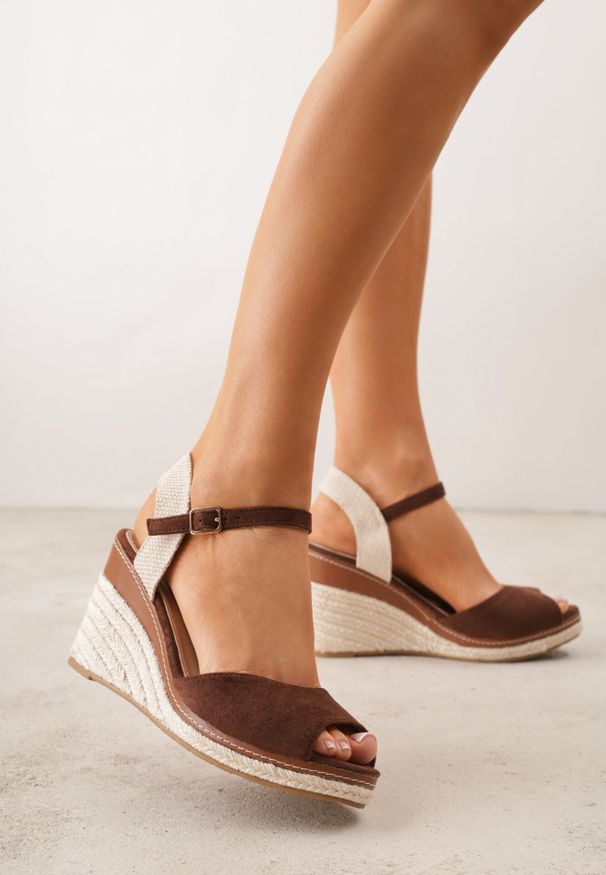 Born2be - Brązowe Sandały na Wysokim Plecionym Koturnie Nacireda. Okazja: na spacer. Kolor: brązowy. Materiał: len. Sezon: lato. Obcas: na koturnie. Styl: elegancki, wizytowy