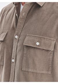 Pako Lorente - PAKO LORENTE - Brązowa koszula sztruksowa z kieszeniami na piersi. Okazja: na co dzień. Kolor: brązowy. Materiał: sztruks. Długość rękawa: długi rękaw. Długość: długie. Sezon: jesień. Styl: casual #8