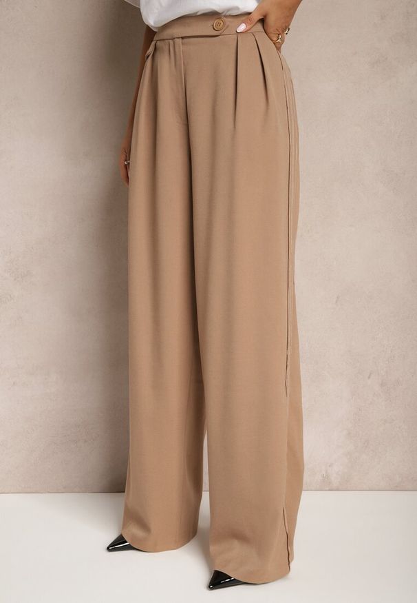 Renee - Ciemnobeżowe Spodnie z Wiskozą o Szerokim Kroju z Imitacją Kieszeni Zinnithria. Okazja: na co dzień. Kolor: beżowy. Materiał: wiskoza. Styl: elegancki, casual