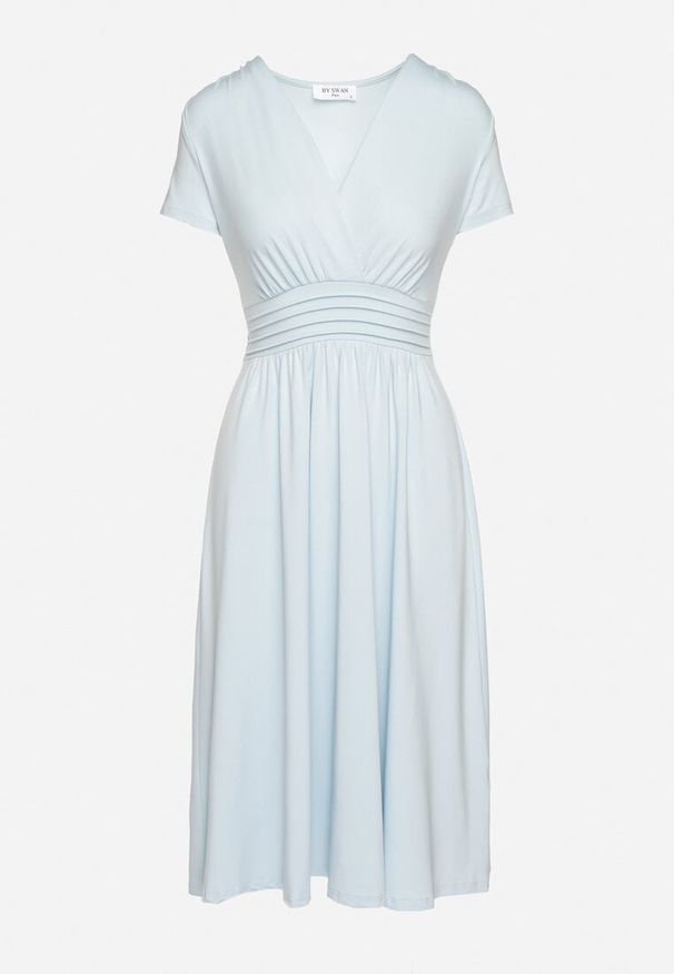 Born2be - Jasnoniebieska Taliowana Sukienka z Dekoltem na Zakładkę Quimadea. Okazja: na spotkanie biznesowe. Kolor: niebieski. Materiał: materiał. Wzór: aplikacja. Styl: biznesowy, elegancki