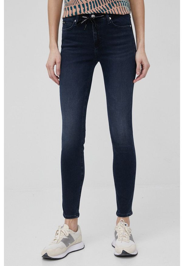 Calvin Klein Jeans jeansy J20J218622.PPYY damskie medium waist. Kolor: niebieski
