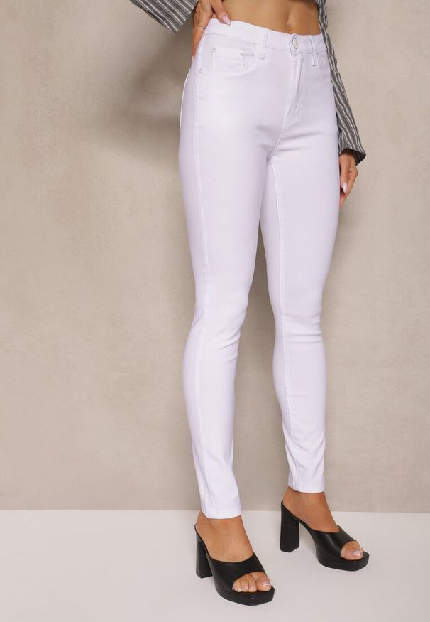 Renee - Białe Spodnie Typu Skinny z Bawełną High Waist Sepallia. Okazja: na co dzień. Stan: podwyższony. Kolor: biały. Materiał: bawełna. Sezon: lato, wiosna. Styl: sportowy, casual