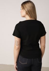 Born2be - Czarny Bawełniany T-shirt z Marszczeniem w Talii i Dekoltem w Łódkę Savorith. Okazja: na co dzień, na spotkanie biznesowe, do pracy. Kolor: czarny. Materiał: bawełna. Styl: casual, biznesowy, elegancki #3