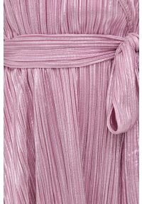 BARDOT - Bardot Sukienka kolor różowy mini rozkloszowana. Kolor: różowy. Materiał: tkanina. Długość rękawa: długi rękaw. Typ sukienki: plisowane, rozkloszowane. Długość: mini