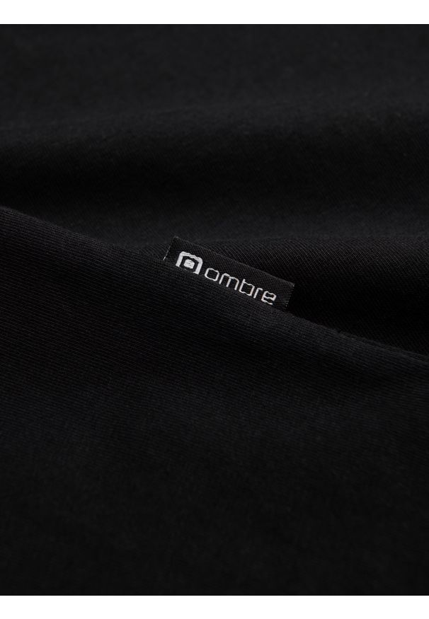 Ombre Clothing - Longsleeve męski z elastanem sygnowany z dekoltem w serek - czarny V3 OM-LSCL-0110 - XXL. Okazja: na co dzień. Typ kołnierza: dekolt w serek. Kolor: czarny. Materiał: elastan. Długość rękawa: długi rękaw. Wzór: gładki, jednolity. Styl: klasyczny, casual
