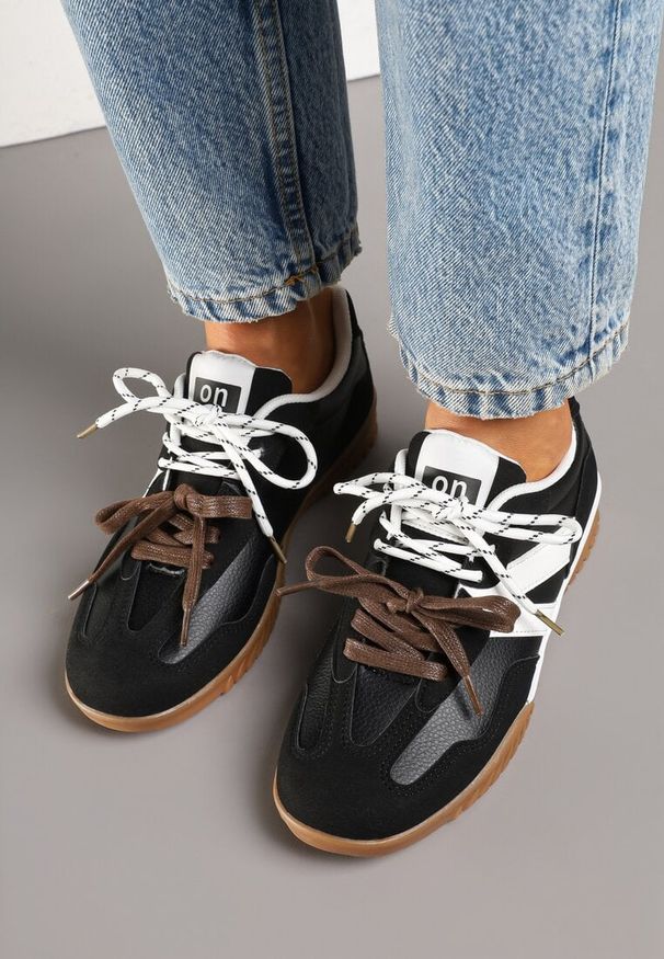 Born2be - Czarno-Białe Sneakersy Klasyczne Tenisówki z Dodatkowym Sznurowaniem Nilarisea. Okazja: na spacer. Kolor: czarny. Materiał: jeans, skóra. Sport: turystyka piesza