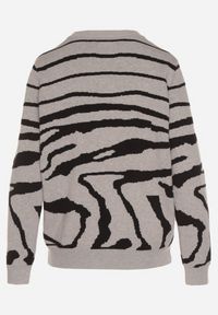 Born2be - Szary Sweter o Prostym Kroju w Zebrę Unida. Okazja: na spotkanie biznesowe, do pracy, na co dzień. Kolor: szary. Materiał: jeans. Długość rękawa: długi rękaw. Długość: długie. Wzór: motyw zwierzęcy. Styl: elegancki, biznesowy, casual