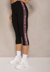 Renee - Czarno-Fuksjowe Legginsy Capri Low Waist z Bawełny Zdobione Lampasami Paseria. Okazja: na co dzień. Kolor: czarny. Materiał: bawełna. Wzór: aplikacja. Styl: sportowy, casual #4