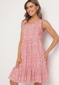 Born2be - Różowa Bawełniana Sukienka Bez Rękawów w Kolorowe Plamki Nattelle. Okazja: na co dzień. Kolor: różowy. Materiał: bawełna. Długość rękawa: bez rękawów. Wzór: kolorowy. Styl: elegancki, casual, klasyczny #1