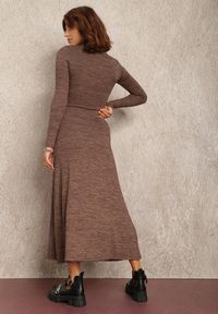 Renee - Brązowa Sukienka Irile. Kolor: brązowy. Materiał: dzianina. Długość rękawa: długi rękaw. Długość: maxi #5