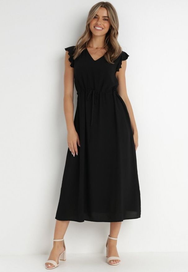 Born2be - Czarna Sukienka z Wiskozy Yorgebius. Kolor: czarny. Materiał: wiskoza. Wzór: aplikacja. Typ sukienki: rozkloszowane. Styl: wizytowy, klasyczny. Długość: midi