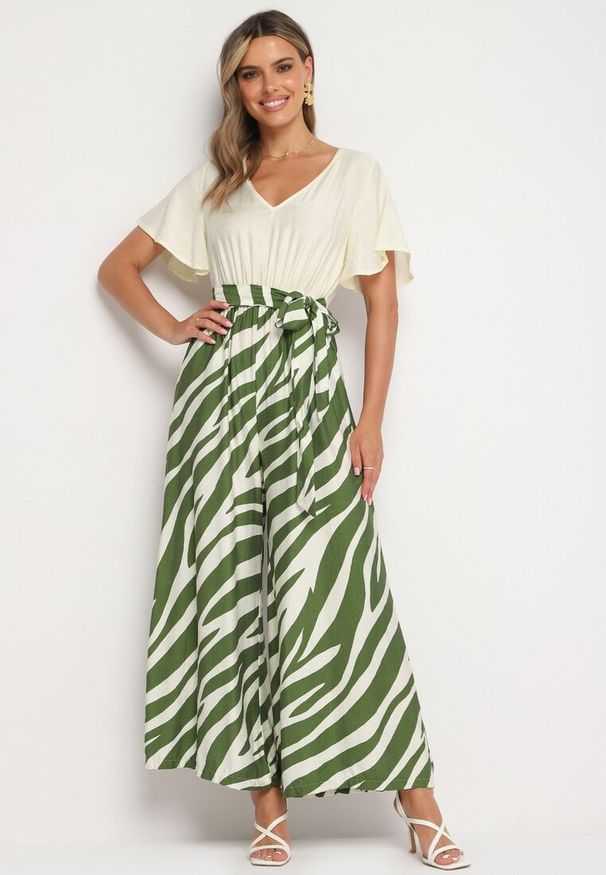 Born2be - Zielono-Beżowy Taliowany Kombinezon z Szerokimi Nogawkami i Paskiem w Talii Nellma. Okazja: na co dzień. Kolor: zielony. Materiał: wiskoza. Długość rękawa: krótki rękaw. Długość: krótkie. Styl: casual, elegancki