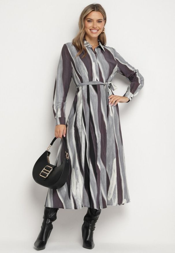 Born2be - Szara Sukienka w Abstrakcyjny Wzór o Długim Koszulowym Kroju z Gumką i Paskiem w Talii Neriae. Okazja: na spotkanie biznesowe. Kolor: szary. Typ sukienki: koszulowe. Styl: biznesowy