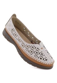 Skórzane półbuty damskie ażurowe szare Sergio Leone SP006. Kolor: szary. Materiał: skóra. Szerokość cholewki: normalna. Wzór: ażurowy #1