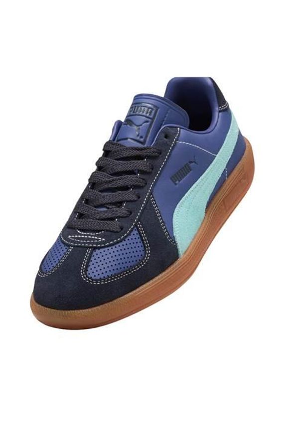 Buty do chodzenia męskie Puma Army Trainer City. Zapięcie: sznurówki. Kolor: niebieski. Materiał: guma, tkanina, skóra, materiał, syntetyk. Szerokość cholewki: normalna. Sport: turystyka piesza