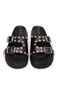 Wittchen - Damskie klapki skórzane z ozdobnymi nitami na platformie czarne. Kolor: czarny. Materiał: skóra. Wzór: aplikacja. Sezon: lato. Obcas: na platformie. Styl: elegancki #5
