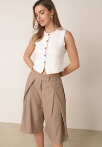 Born2be - Beżowe Garniturowe Szorty Eleganckie z Szerokimi Nogawkami i Zaszewkami Artessa. Kolor: beżowy. Styl: elegancki #1