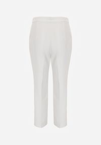 Born2be - Białe Eleganckie Spodnie Garniturowe VICES z Kieszeniami Zervia. Okazja: na co dzień. Kolor: biały. Styl: elegancki #3