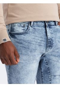Ombre Clothing - Jeansowe spodnie męskie TAPERED FIT z przeszyciami i podwiniętymi nogawkami – błękitne V1. Okazja: na co dzień. Kolor: niebieski. Materiał: jeans. Wzór: aplikacja. Styl: casual, elegancki #7