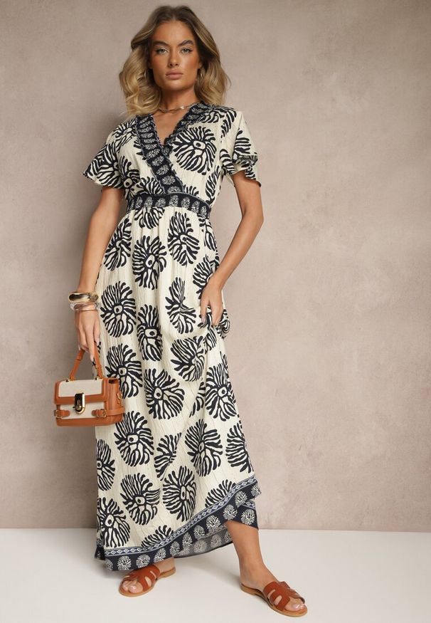 Renee - Niebieska Sukienka w Print Boho z Wiskozy Rozkloszowana z Dekoltem V Palarina. Typ kołnierza: dekolt w kształcie V. Kolor: niebieski. Materiał: wiskoza. Wzór: nadruk. Sezon: lato. Typ sukienki: rozkloszowane. Styl: boho