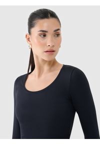 4f - Longsleeve slim gładki damski - czarny. Okazja: na co dzień. Kolor: czarny. Materiał: jersey, syntetyk, materiał, elastan, dzianina. Długość rękawa: długi rękaw. Długość: długie. Wzór: gładki. Styl: sportowy, casual, klasyczny