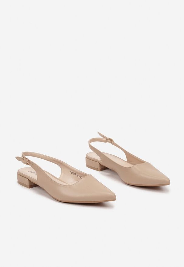 Renee - Ciemnobeżowe Sandały ze Szpiczastym Noskiem Zapinane na Sprzączkę Radeoriel. Okazja: na co dzień. Nosek buta: szpiczasty. Zapięcie: sprzączka. Kolor: beżowy. Materiał: jeans. Styl: casual, elegancki, klasyczny