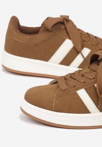 Born2be - Brązowe Sneakersy z Ozdobnymi Paskami Doloreth. Okazja: na co dzień. Zapięcie: pasek. Kolor: brązowy. Materiał: jeans #6