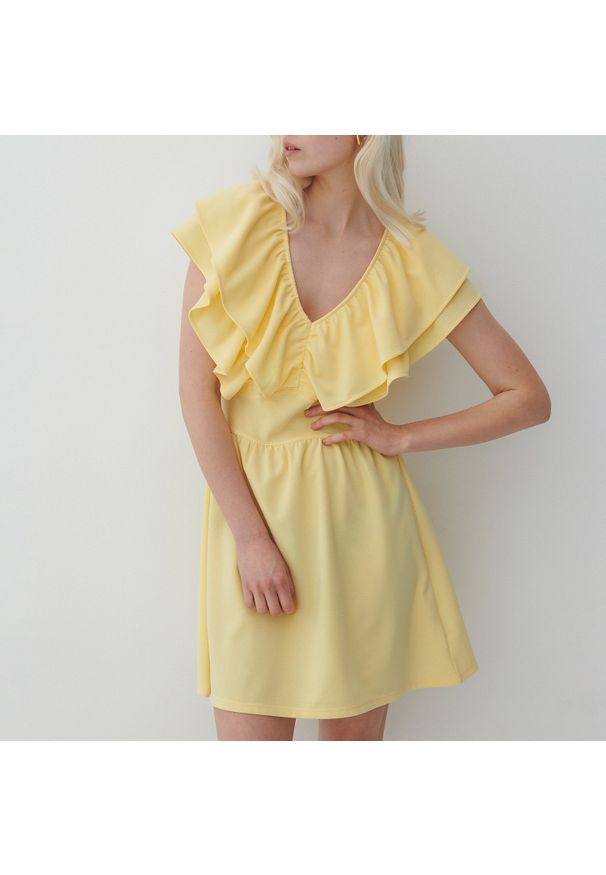 Reserved - Dzianinowa sukienka mini - Żółty. Kolor: żółty. Materiał: dzianina. Długość: mini
