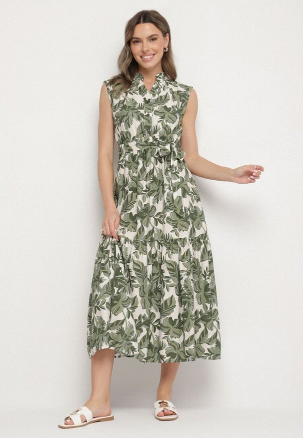 Born2be - Zielona Rozkloszowana Sukienka Bez Rękawów z Wiskozy z Wiązanym Paskiem Reviosae. Okazja: na co dzień. Typ kołnierza: dekolt w serek. Kolor: zielony. Materiał: wiskoza. Długość rękawa: bez rękawów. Typ sukienki: rozkloszowane. Styl: casual, klasyczny