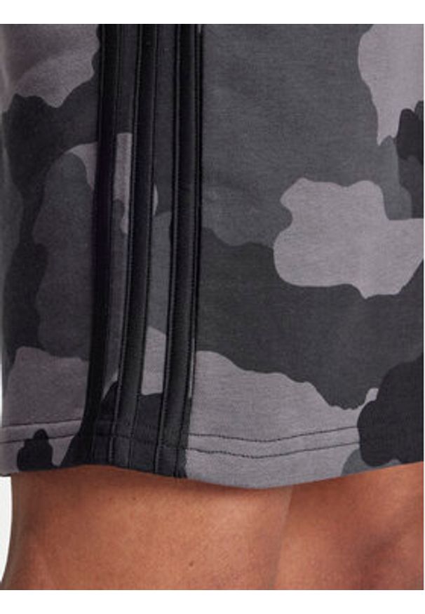 Adidas - adidas Szorty sportowe Seasonal Essentials Camouflage IY6630 Szary Regular Fit. Kolor: szary. Materiał: bawełna, syntetyk. Styl: sportowy