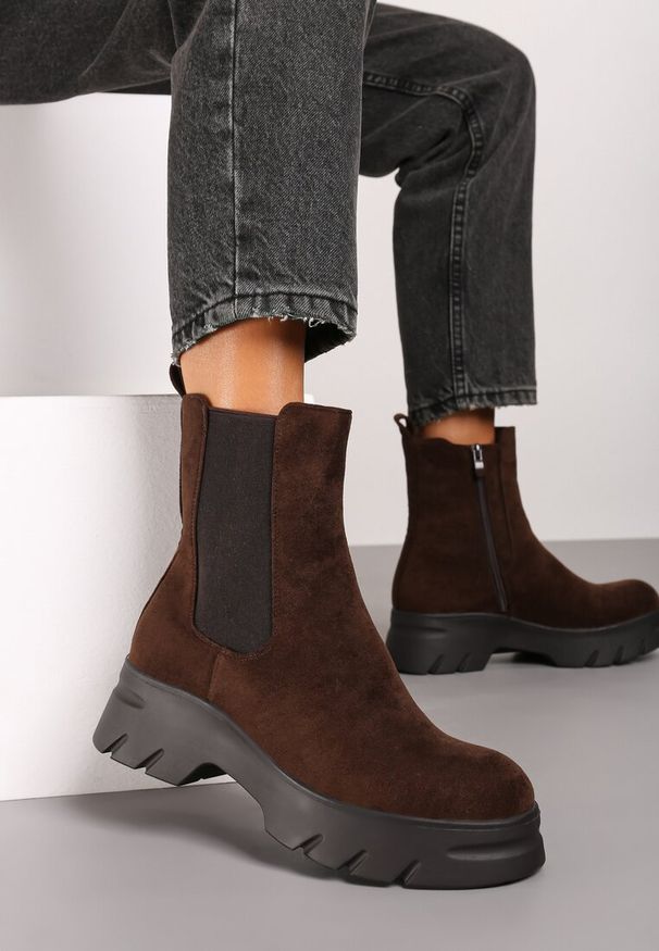 Born2be - Brązowe Botki Sztyblety na Grubej Podeszwie z Elastyczną Cholewką Mavirae. Okazja: na co dzień. Kolor: brązowy. Materiał: jeans. Szerokość cholewki: normalna. Styl: klasyczny, casual, elegancki