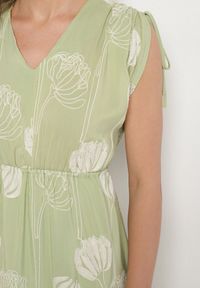 Born2be - Zielona Wiskozowa Sukienka w Hafty Lumiene. Okazja: na co dzień. Kolor: zielony. Materiał: wiskoza. Wzór: haft. Styl: klasyczny, casual, elegancki #2