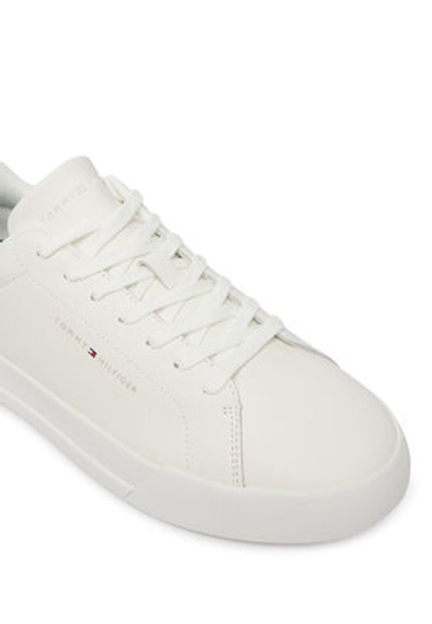 TOMMY HILFIGER - Tommy Hilfiger Sneakersy Th Court Core Ess Leather FM0FM05367 Biały. Kolor: biały. Materiał: skóra